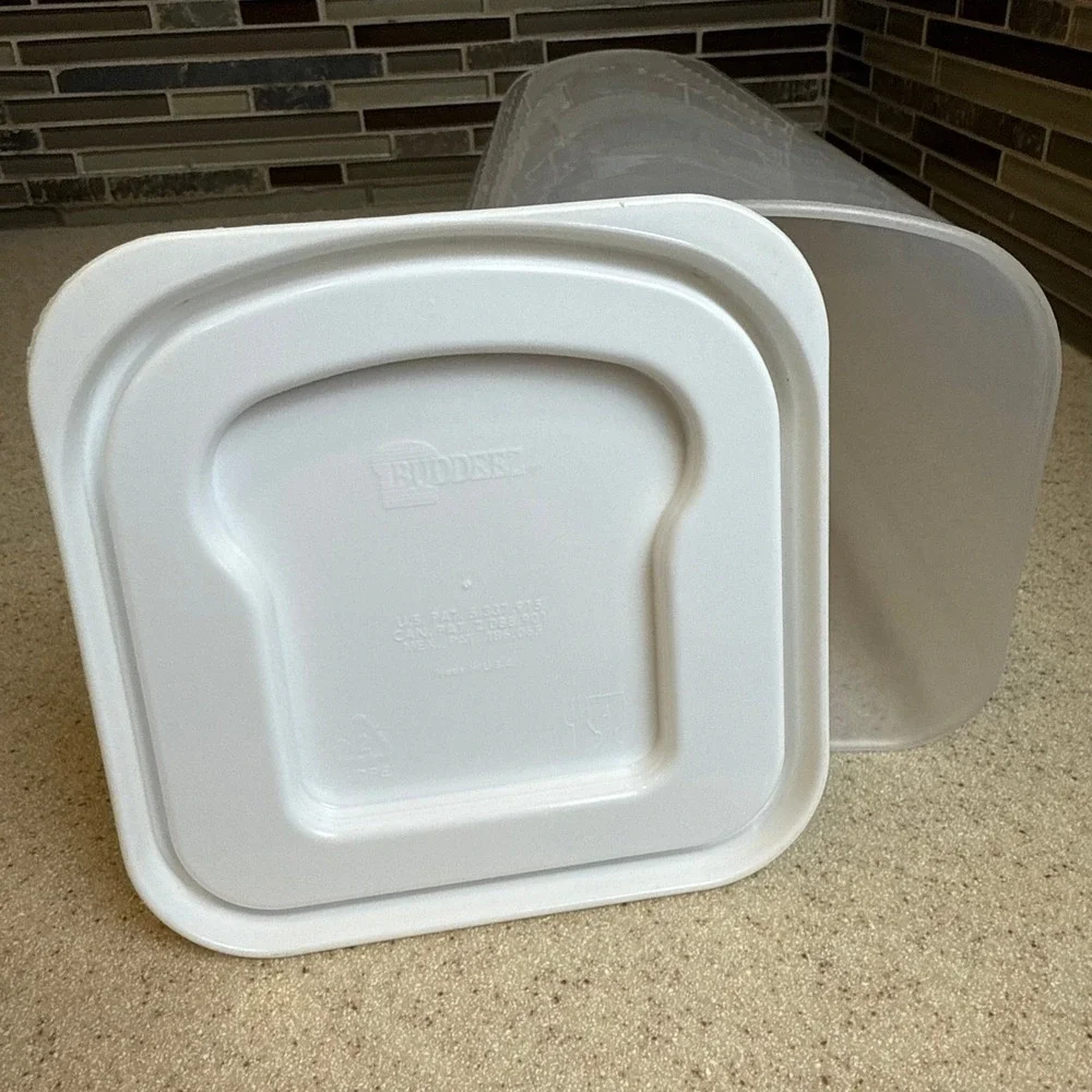 Vintage Buddeez Sandwich Bread Buddy Dispenser Clear Plastic Bread Box Container